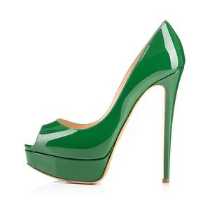 The Queen of Green Shoes